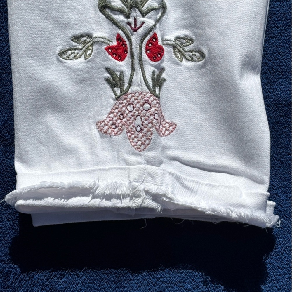 Nine West Jeans White Embroidered Chrystie Capri Women’s Size 14 💥Host Pick💥 - Picture 15 of 15